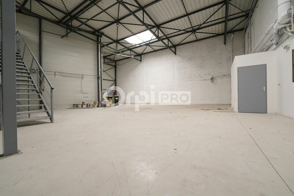 LOCAL D'ACTIVITE A LOUER - 500 m² - SAINT-PRIEST