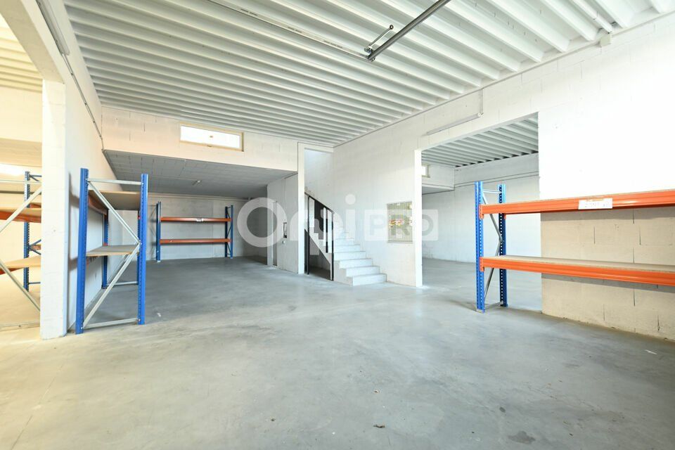 À LOUER - LOCAL D'ACTIVITE DE 420 M2 - VÉNISSIEUX