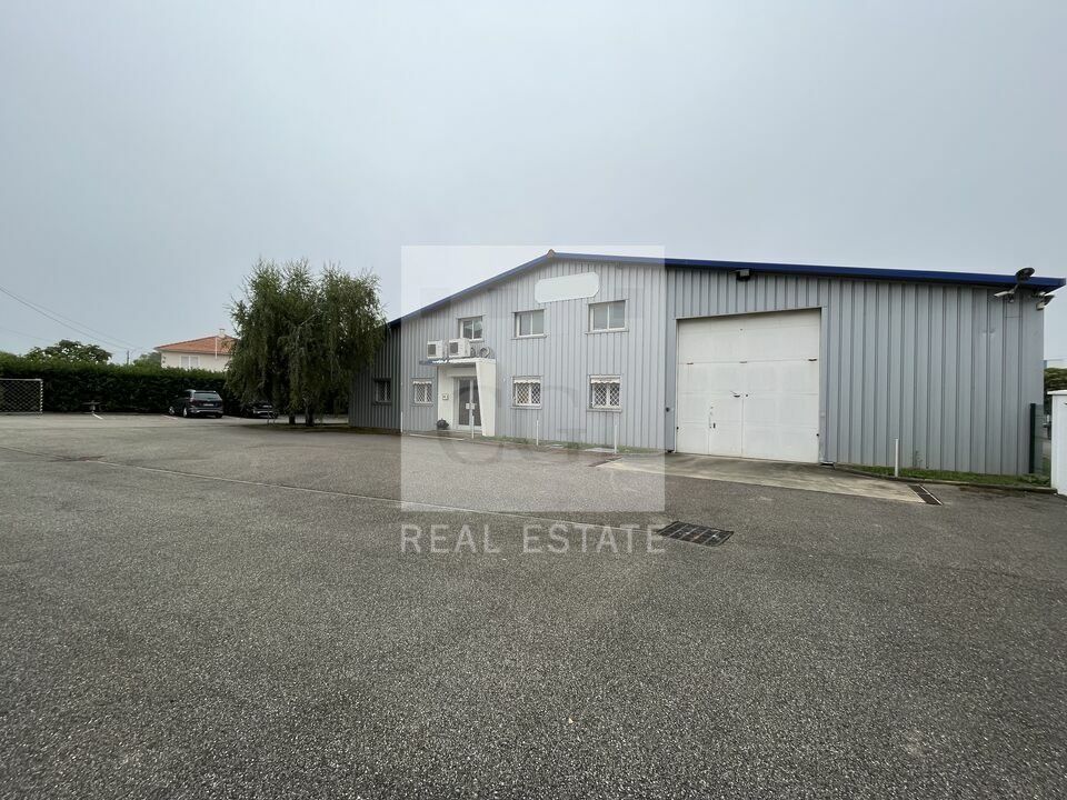 Location local d''activites 1190 m² non divisibles