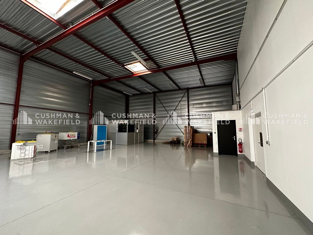 Location activités 748 m² non divisibles