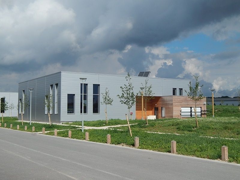 Location entrepôts 500 m² non divisibles