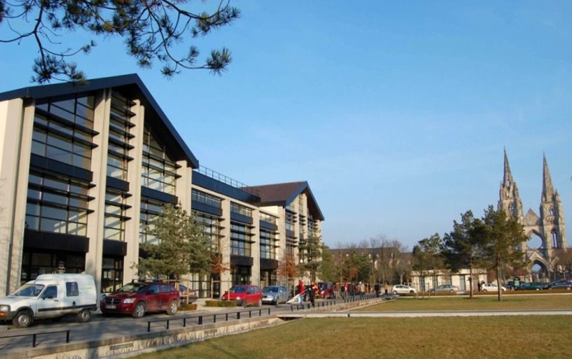 Location bureaux 1400 m² divisibles à partir de 100 m²