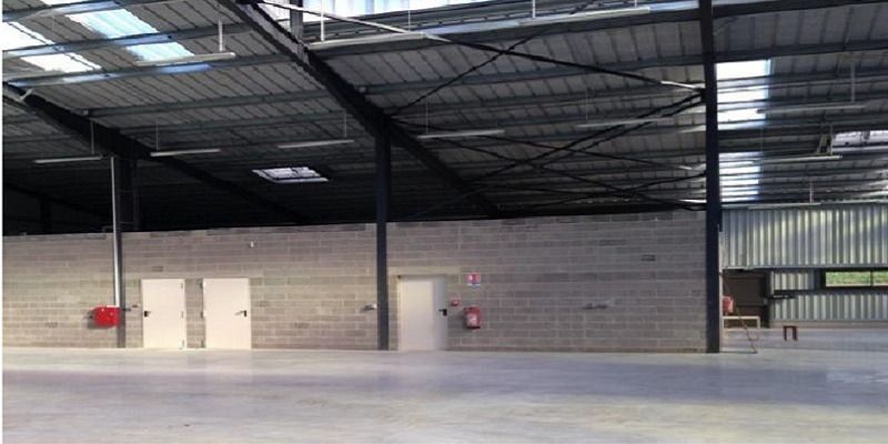 Location entrepôts 1182 m² non divisibles