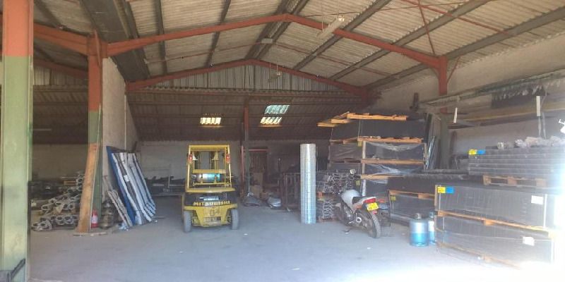 Location entrepôts 1005 m² non divisibles