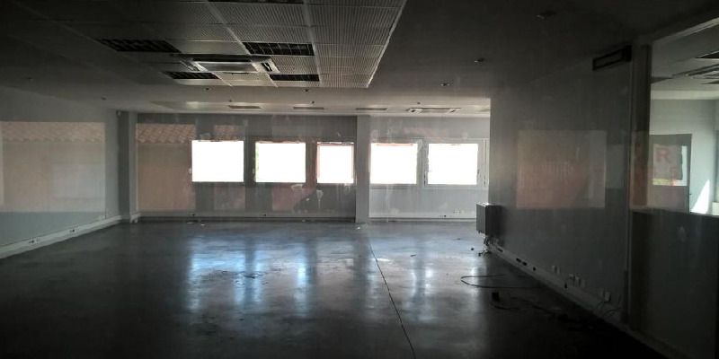 Location entrepôts 1500 m² non divisibles