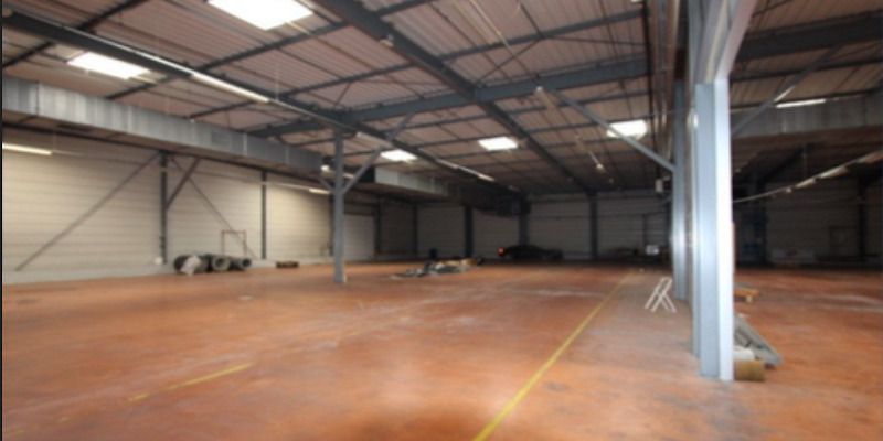Location entrepôts 6800 m² non divisibles