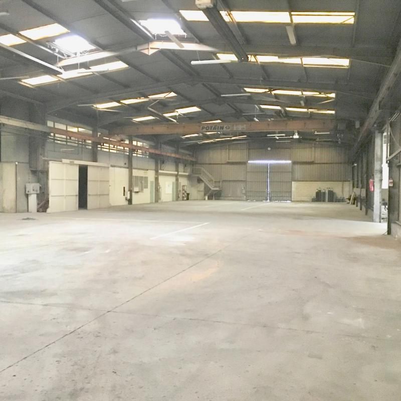 Location entrepôts 2286 m² non divisibles
