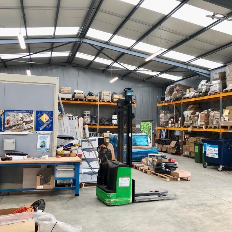 Location entrepôts 340 m² non divisibles