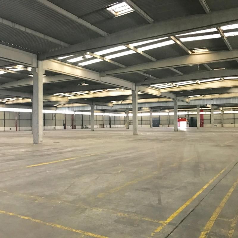 Location entrepôts 11000 m² non divisibles