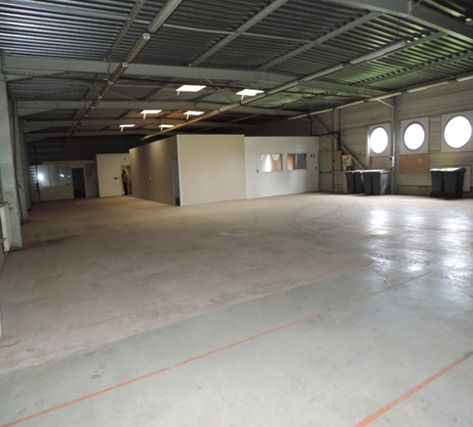 Location entrepôts 600 m² non divisibles