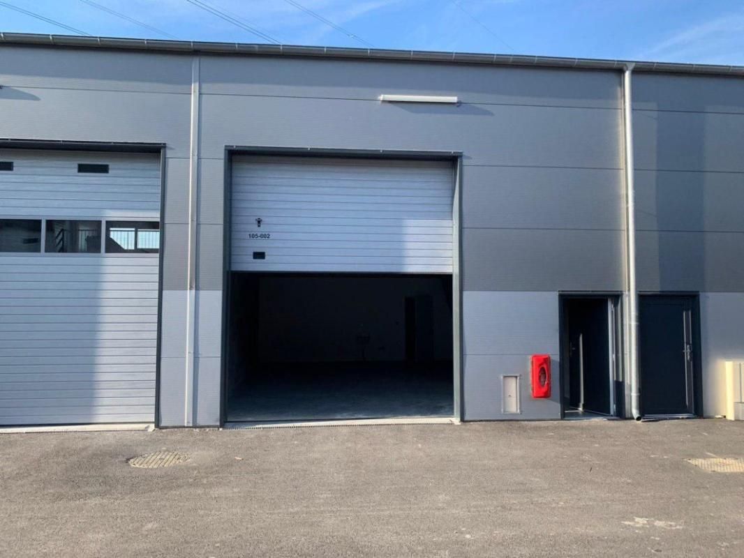 Location entrepôts 142 m² non divisibles