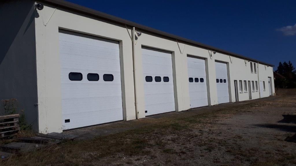 Location entrepôts 770 m² non divisibles