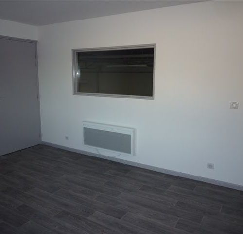 Location entrepôts 770 m² non divisibles