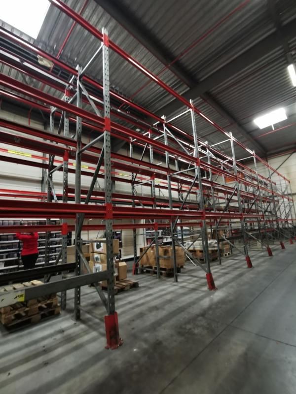 Location entrepôts 685 m² non divisibles