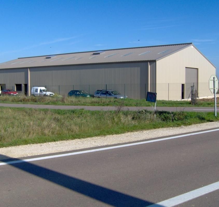 Location entrepôts 923 m² non divisibles