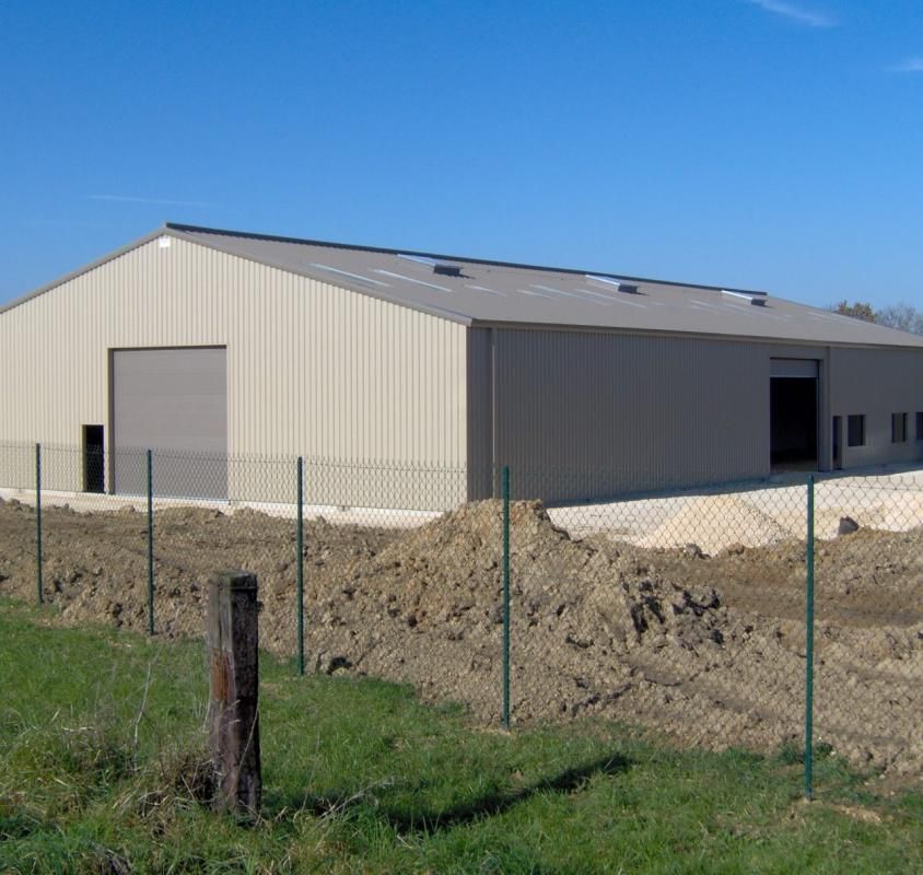 Location entrepôts 923 m² non divisibles