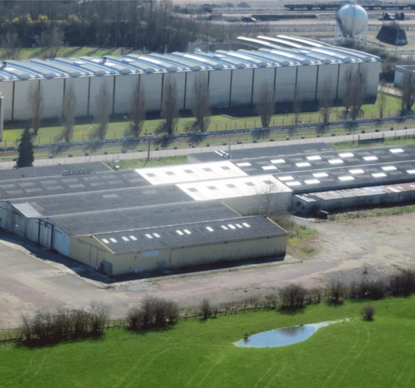 Vente entrepôts 5600 m² divisibles à partir de 2225 m²
