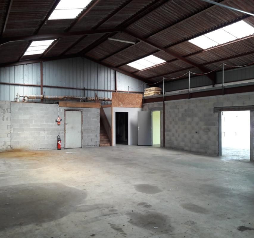 Vente entrepôts 296 m² divisibles à partir de 246 m²