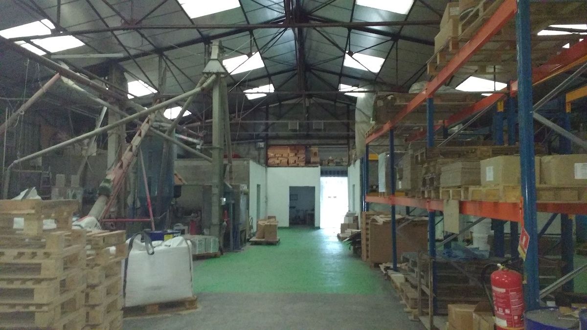 Location entrepôts 1000 m² non divisibles