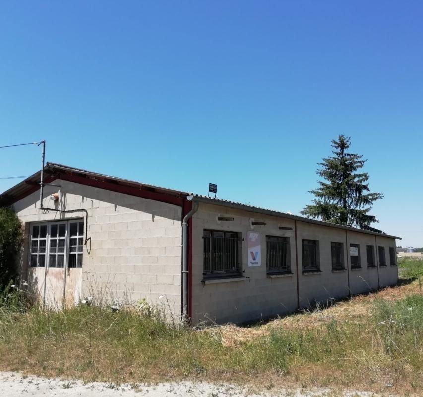 Location entrepôts 240 m² non divisibles