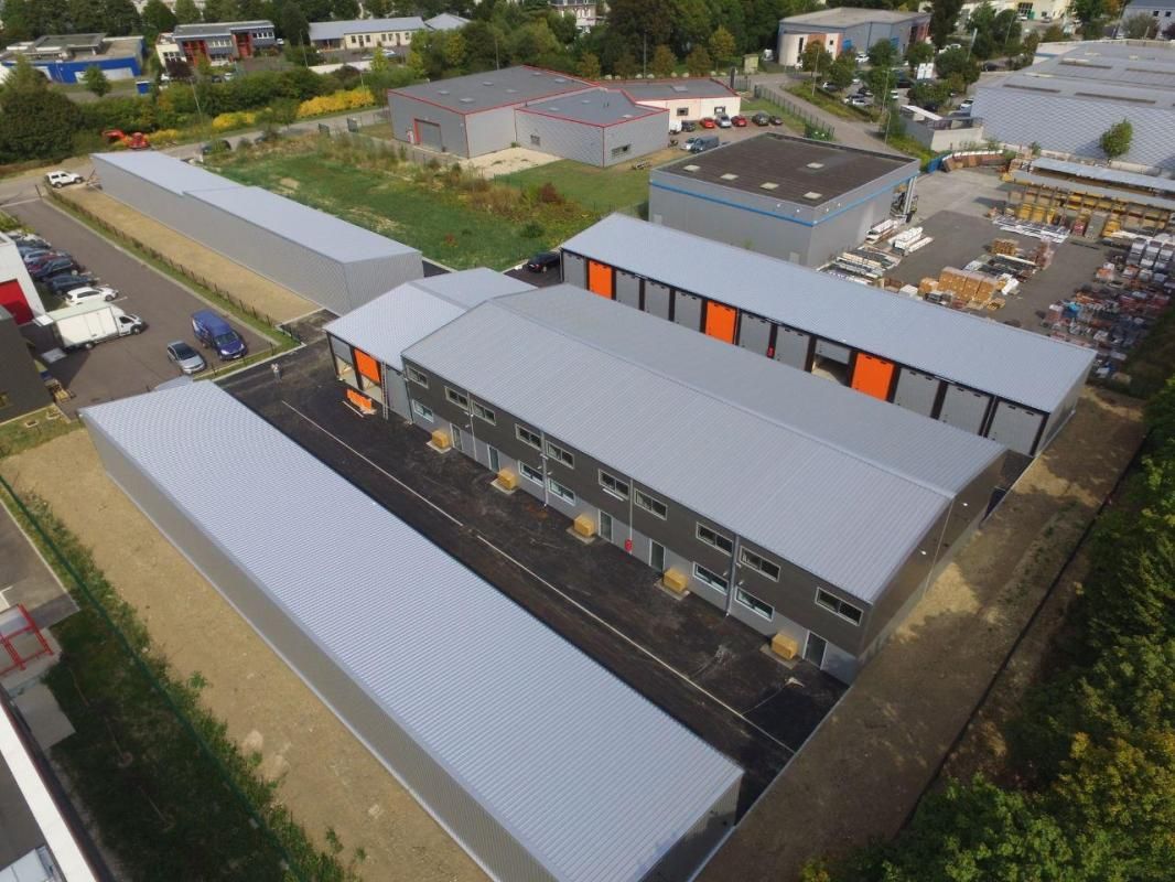 Location entrepôts 142 m² non divisibles