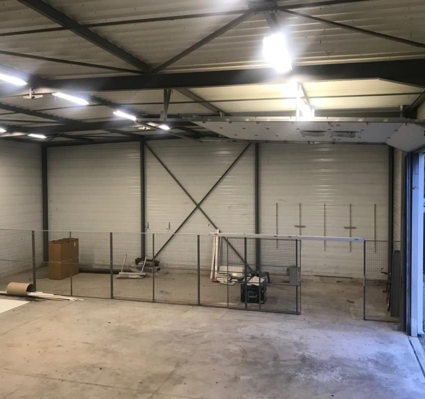 Vente entrepôts 300 m² non divisibles