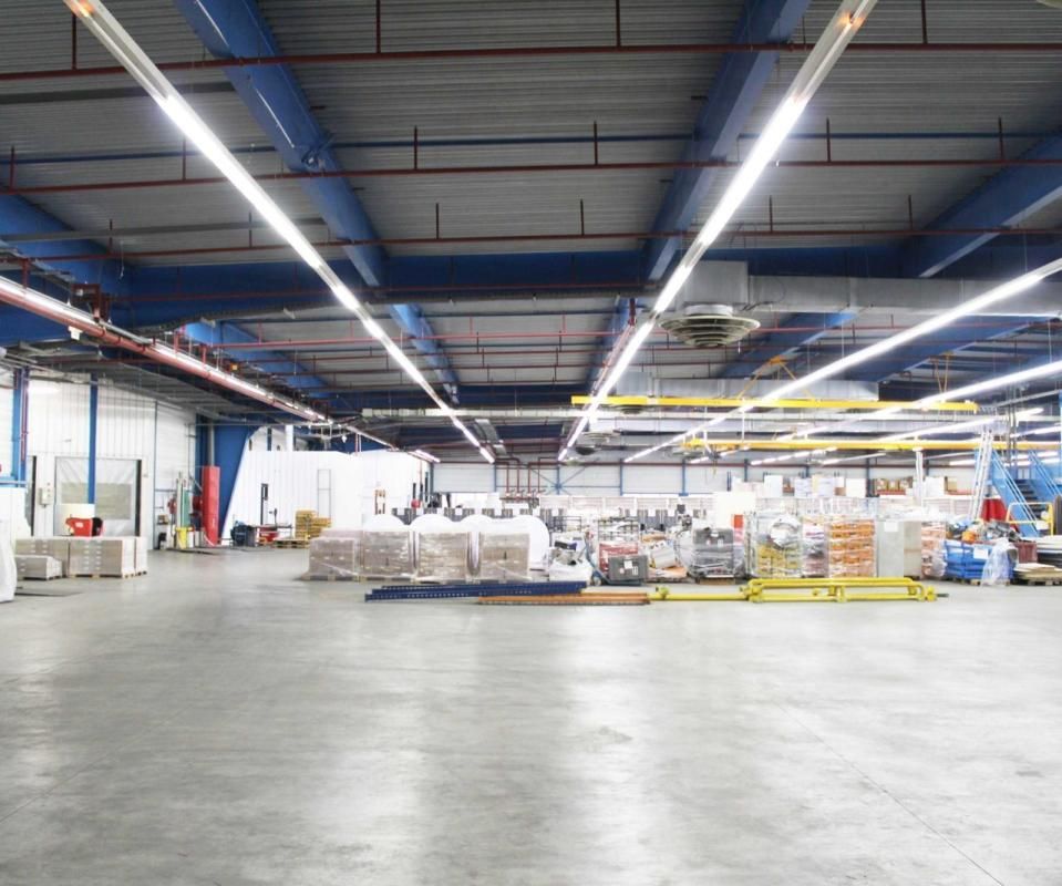 Vente entrepôts 10000 m² non divisibles