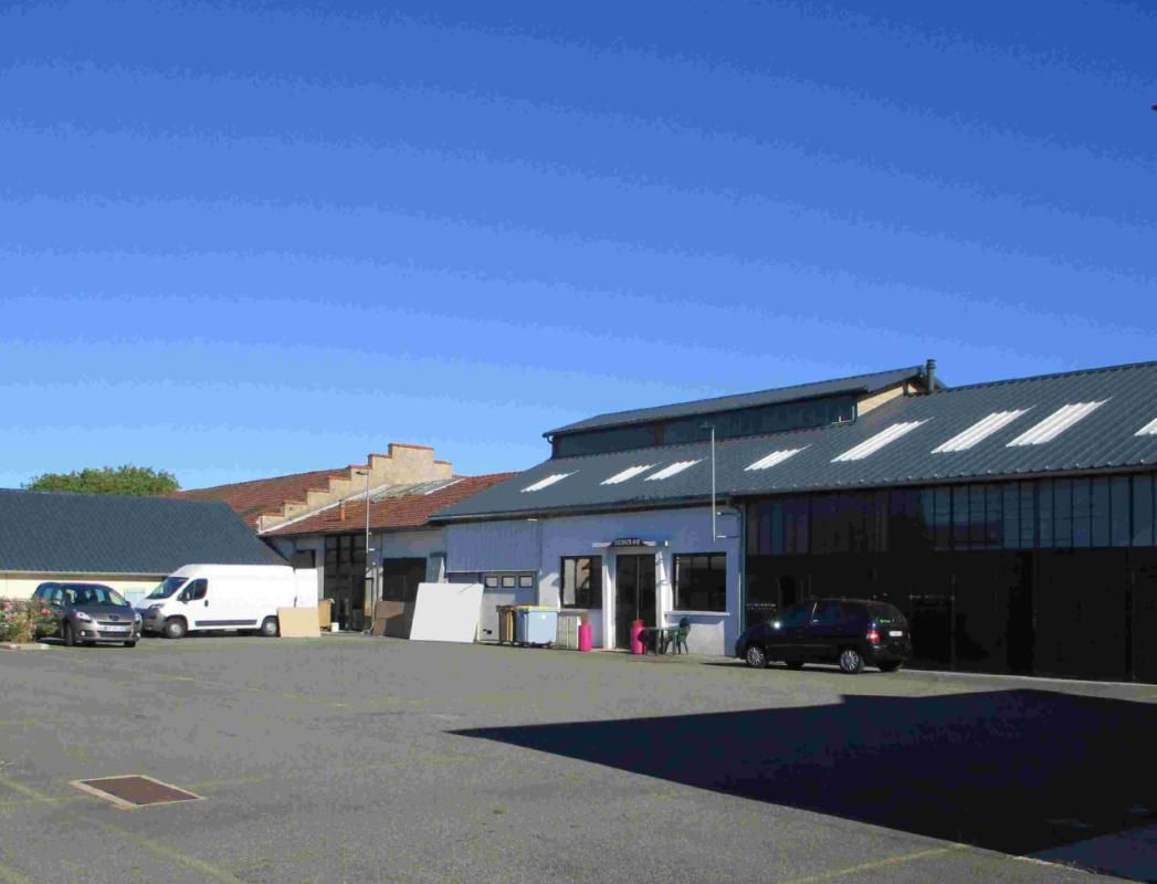 Location entrepôts 650 m² non divisibles