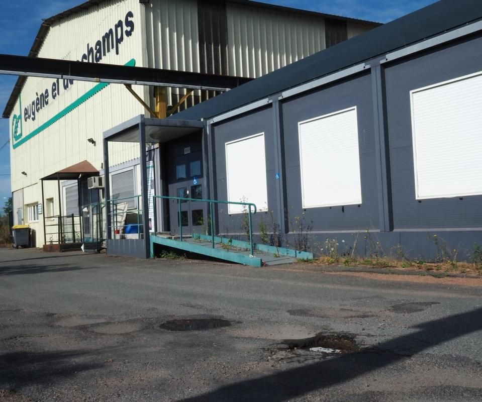 Location entrepôts 1100 m² non divisibles