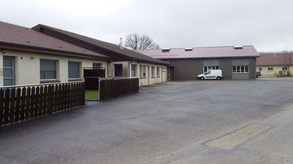 Vente entrepôts 1400 m² non divisibles