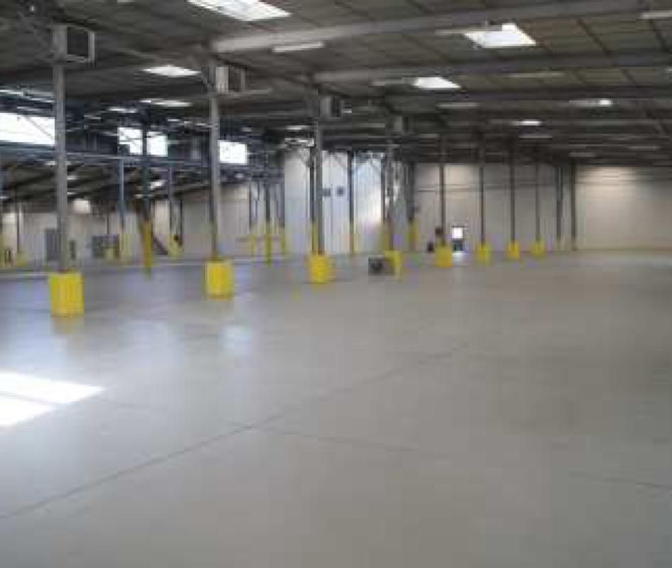 Location entrepôts 4000 m² non divisibles