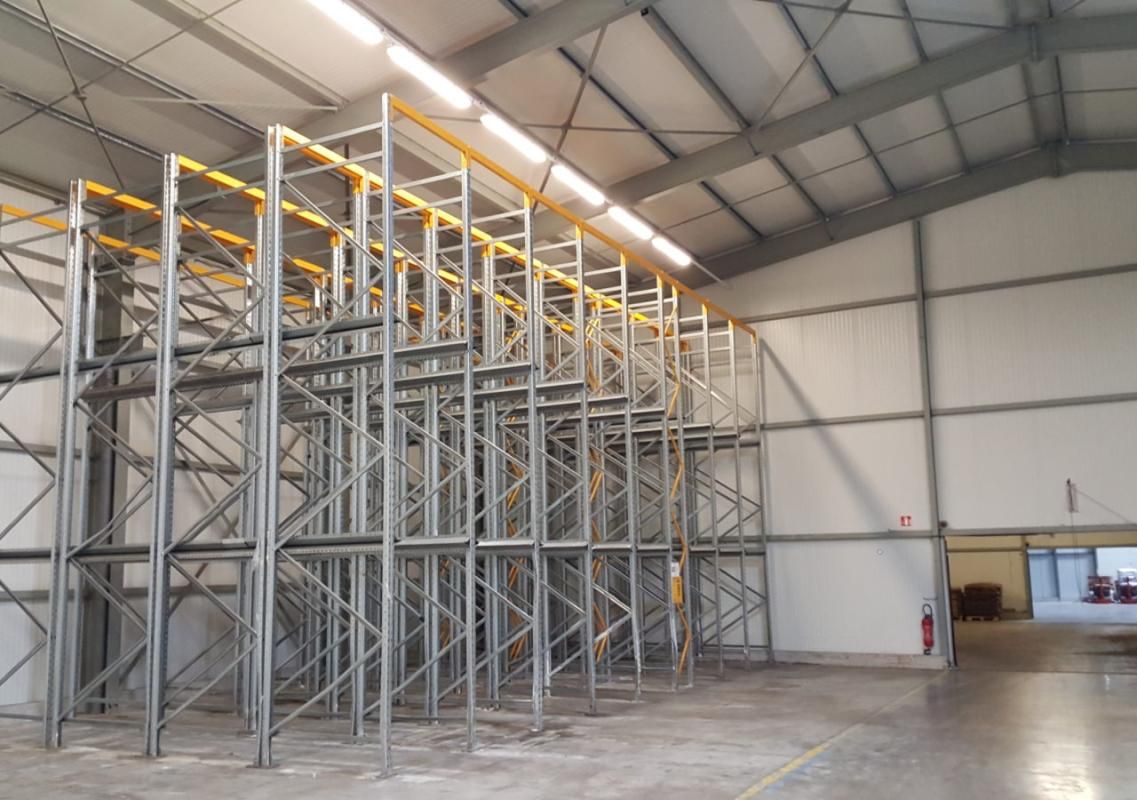 Location entrepôts 4625 m² non divisibles
