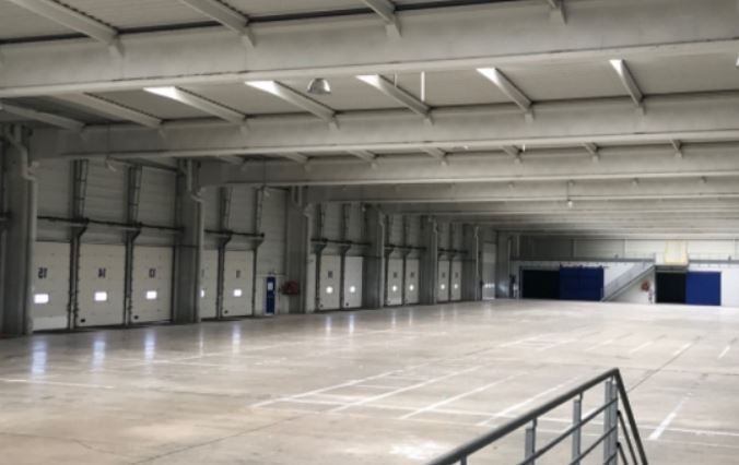 Location entrepôts 8899 m² non divisibles