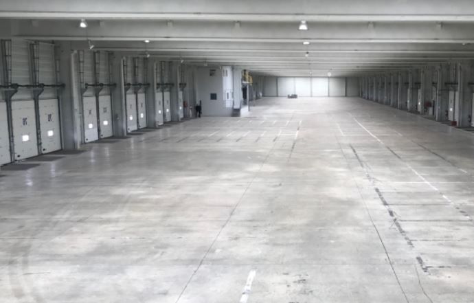 Location entrepôts 8899 m² non divisibles