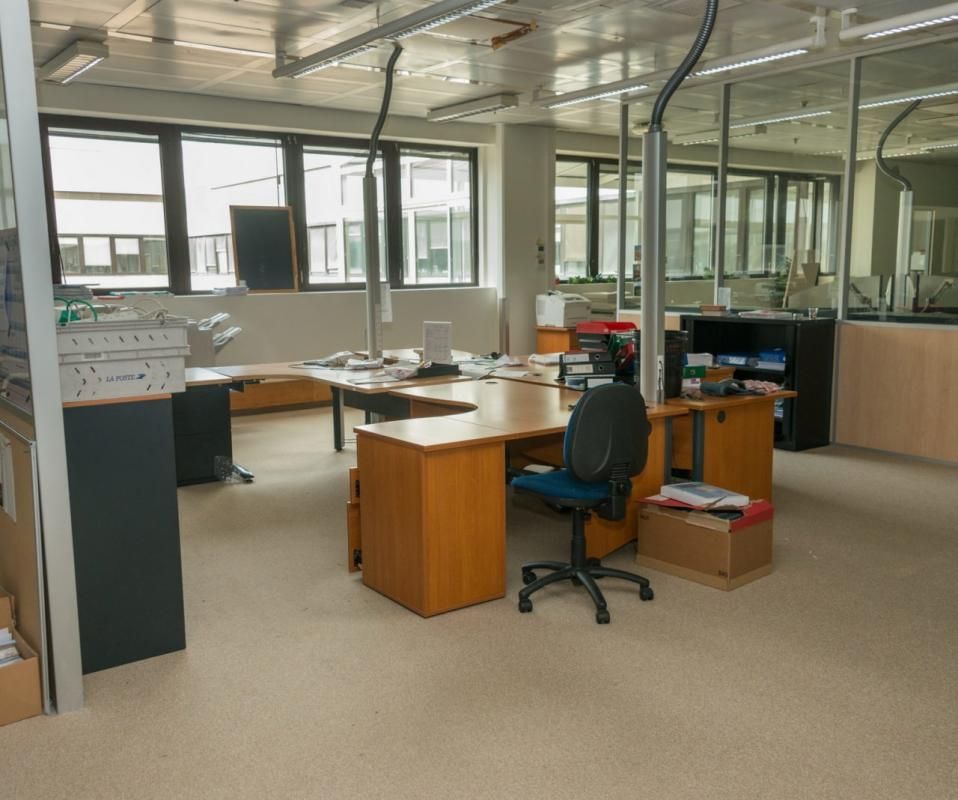 Location entrepôts 5700 m² non divisibles