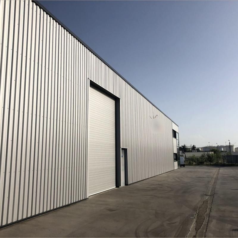 Location entrepôts 890 m² non divisibles