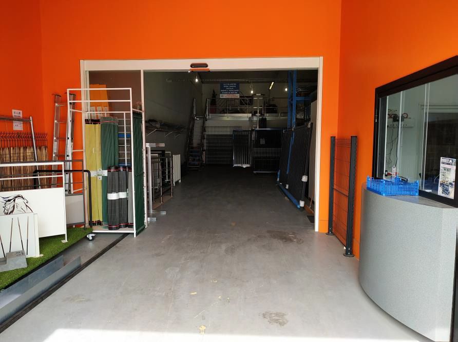 Location entrepôts 240 m² non divisibles