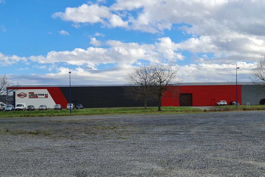 Location entrepôts 3550 m² non divisibles