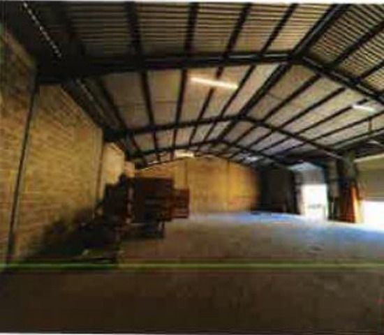 Location entrepôts 300 m² non divisibles