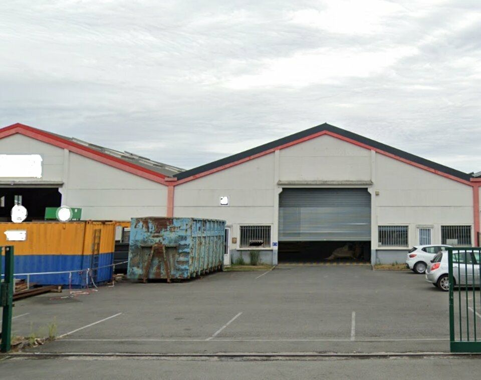 Location entrepôts 865 m² non divisibles