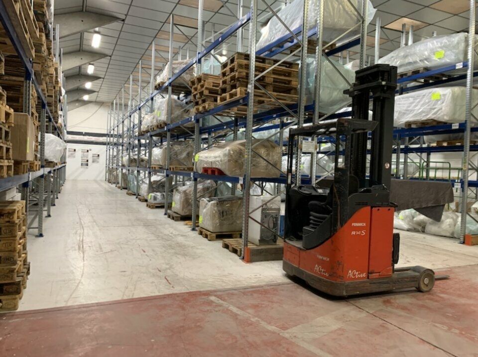 Location entrepôts 820 m² non divisibles