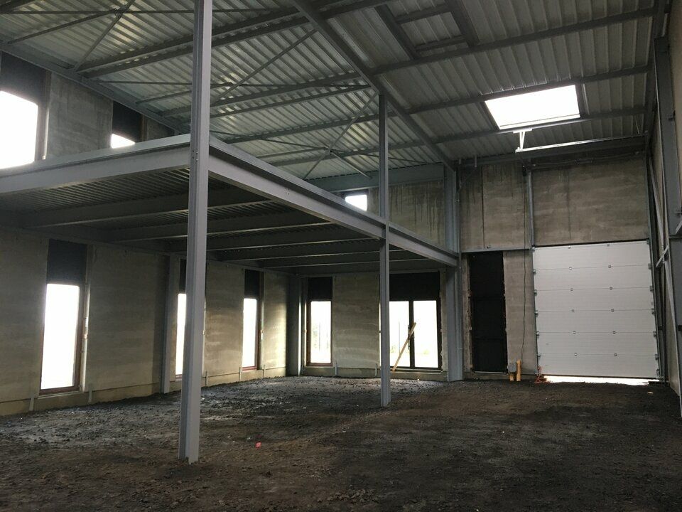 Location entrepôts 302 m² non divisibles