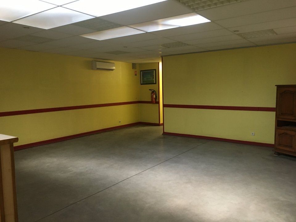 Vente entrepôts 266 m² non divisibles