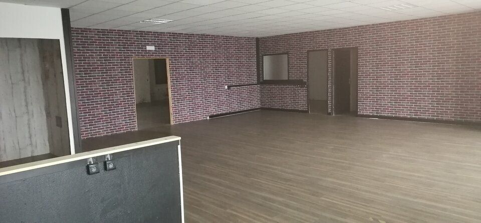 Location entrepôts 300 m² non divisibles