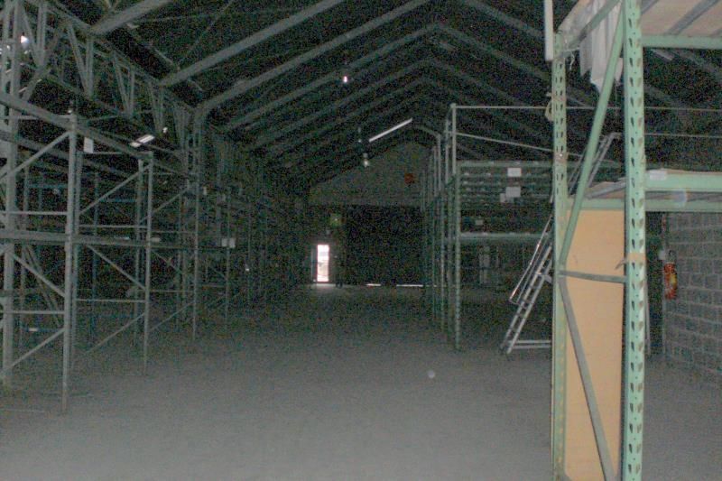 Location entrepôts 2500 m² non divisibles