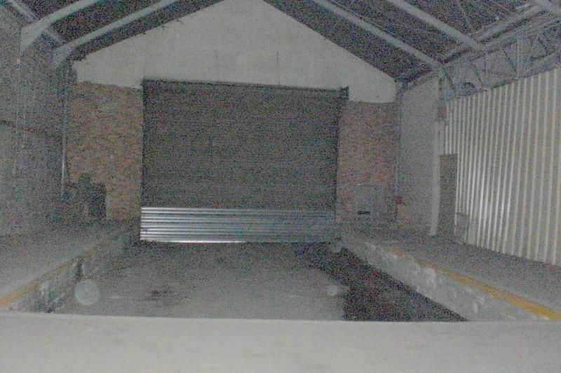 Location entrepôts 2500 m² non divisibles