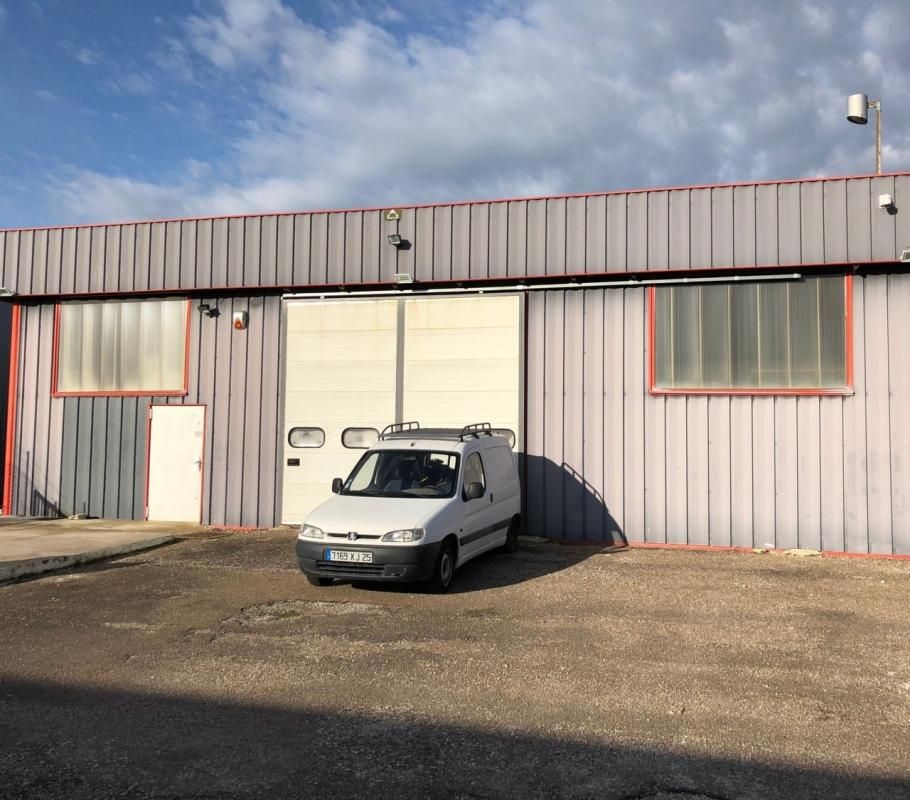 Location entrepôts 210 m² non divisibles