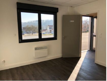 Location entrepôts 450 m² non divisibles