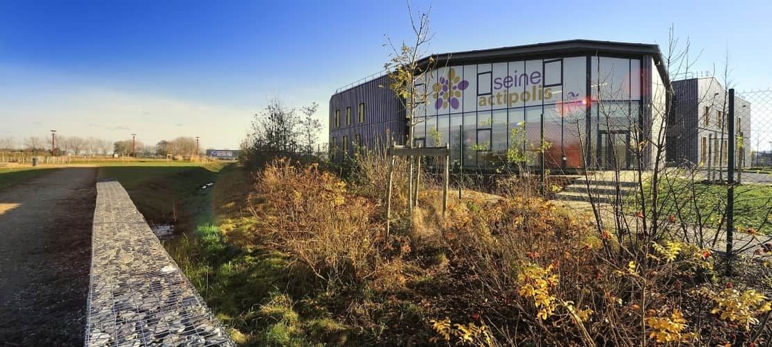 Location entrepôts 300 m² non divisibles