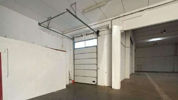 Location entrepôts 1053 m² non divisibles